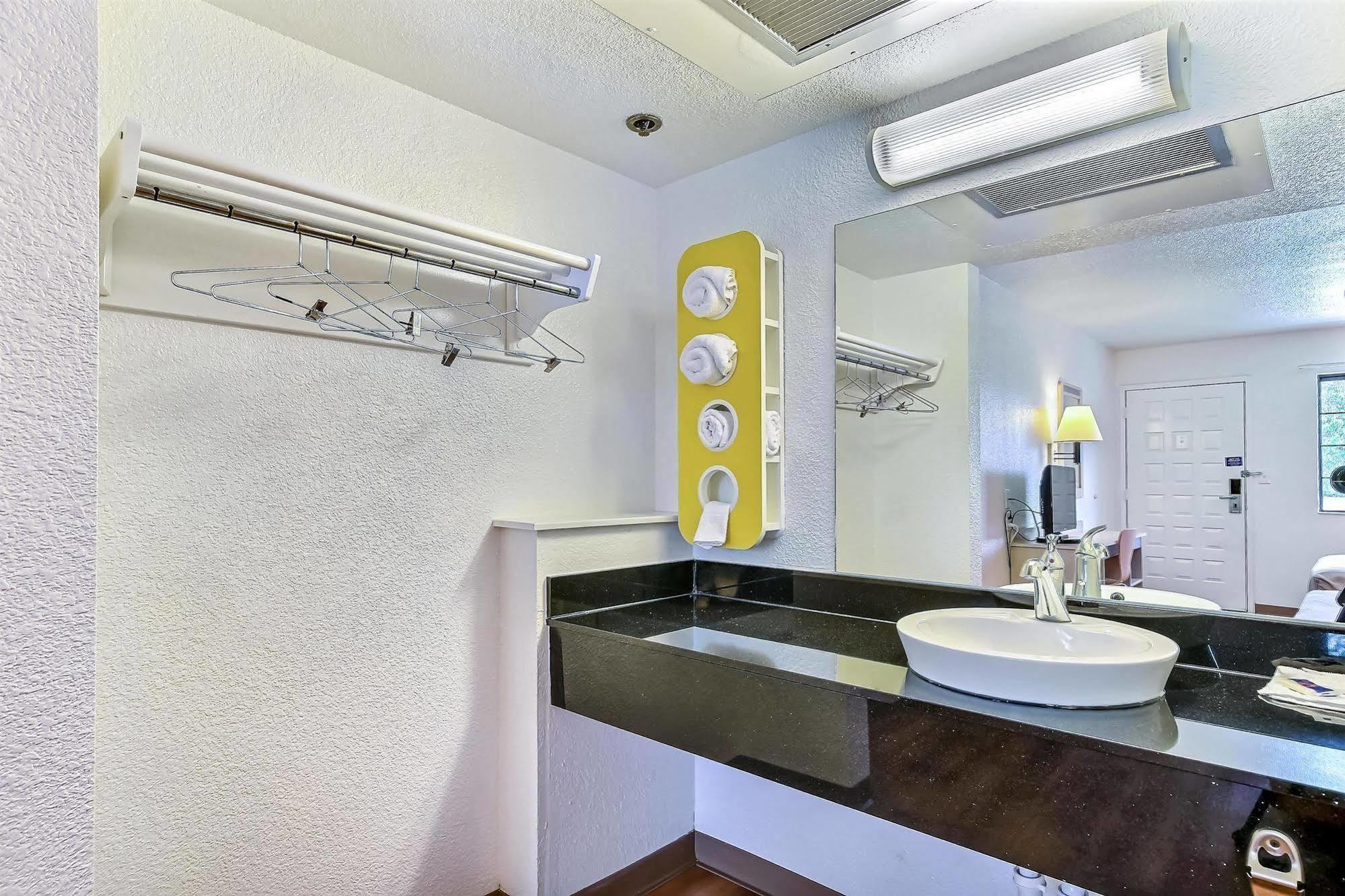 Park Inn By Radisson, ליברמור מראה חיצוני תמונה